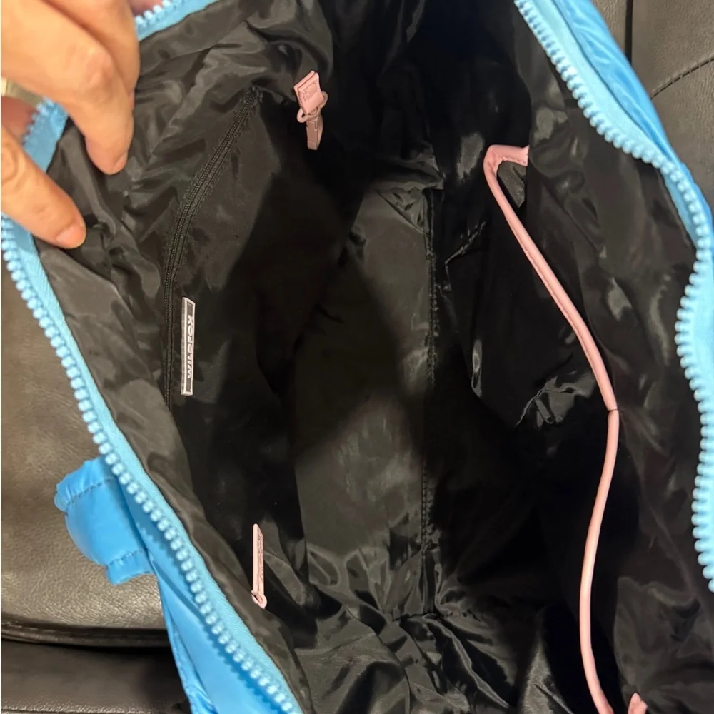 NWT Wildfox Lips Puffy Tote - Picture 5 of 5